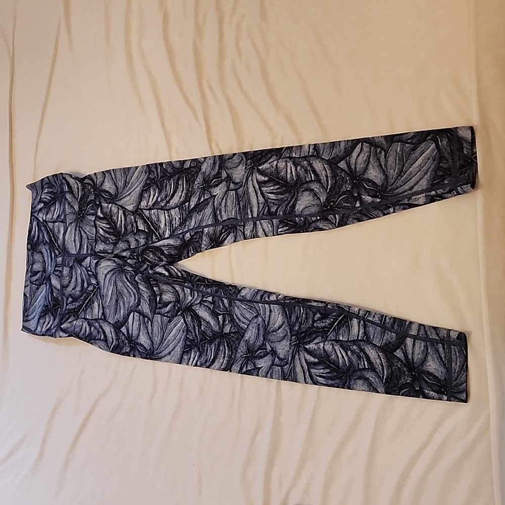 Lululemon yoga outfit, size 8 top and bottom